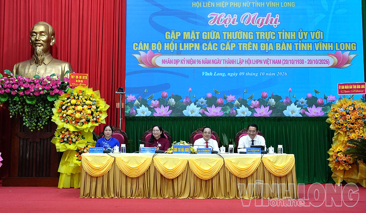 Phó Bí thư Tỉnh ủy Lâm Minh Đằng; Phó Chủ tịch UBND tỉnh Nguyễn Quỳnh Thiện; Phó Chủ tịch thường trực Ủy ban MTTQ Việt Nam tỉnh Vĩnh Long Nguyễn Thị Hồng Nhung; Chủ tịch Hội LHPN tỉnh Nguyễn Thị Kim Thoa cùng chủ trì phần đối thoại với cán bộ phụ nữ trong toàn tỉnh.