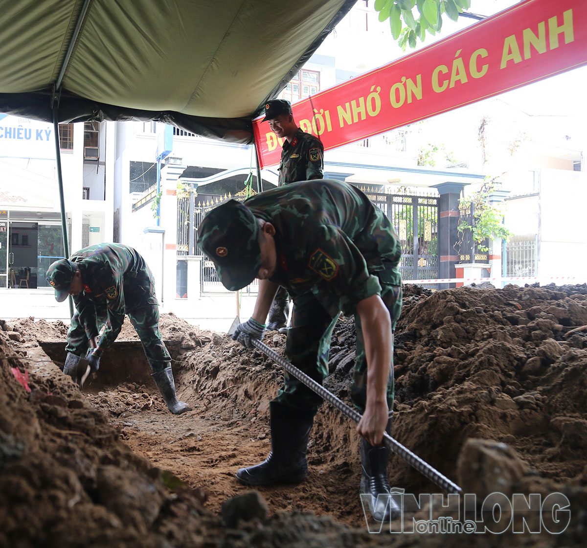 Tại những địa điểm được nhân chứng cung cấp và các nghĩa trang tạm lập trong chiến tranh, Đội tìm kiếm, quy tập hài cốt liệt sĩ lâm thời (Bộ Chỉ huy Quân sự tỉnh) và Đội K90 (Cục Chính trị, Quân khu 9) tích cực thực hiện nhiệm vụ với tinh thần “còn thông tin là còn tìm kiếm”.