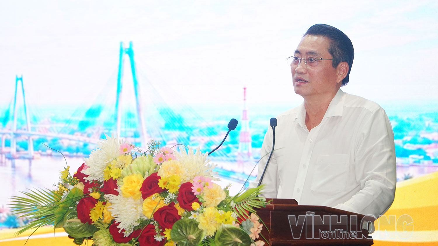 Đồng chí Nguyễn Quỳnh Thiện - Tỉnh ủy viên, Phó Chủ tịch UBND tỉnh phát biểu tại hội thảo.