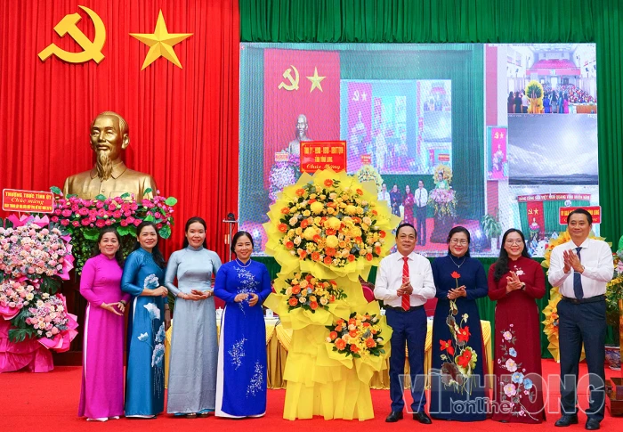 Gặp mặt, đối thoại giữa Thường trực Tỉnh ủy với cán bộ Hội Liên hiệp phụ nữ các cấp