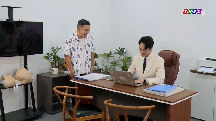 Bàn Tròn Hạnh Phúc: Khi đồng nghiệp chơi xấu, im lặng hay phản pháo?
