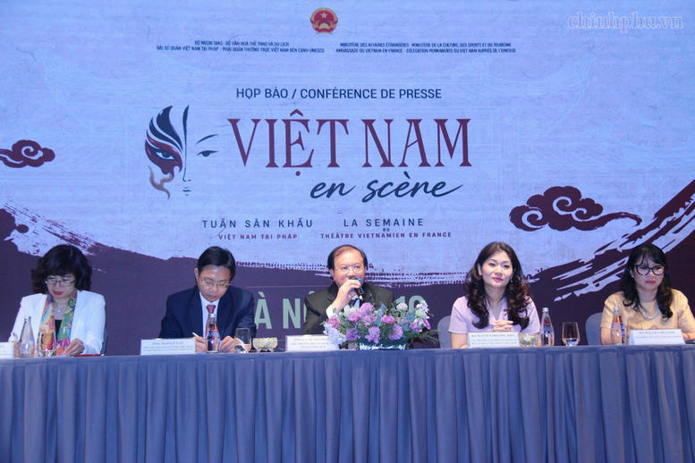 Các đại biểu thông tin họp báo giới thiệu Tuần Sân khấu Việt Nam tại Pháp năm 2026. Ảnh: chinhphu.vn/MT


