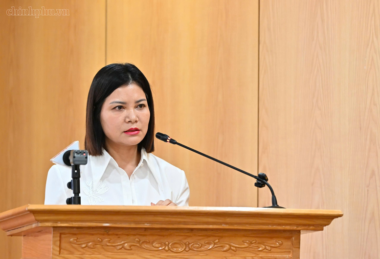 Bà Nguyễn Thúy Hiền, Phó Cục trưởng Cục Quản lý và Phát triển thị trường trong nước (Bộ Công Thương) thông tin về dự thảo Nghị định về kinh doanh xăng dầu - Ảnh: BTC

