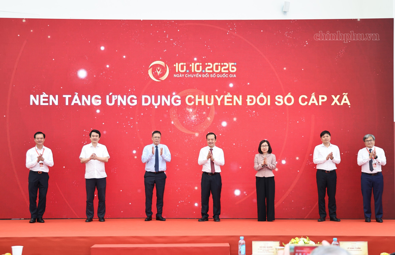 Ứng dụng là công cụ hỗ trợ, định hướng và kết nối, giúp cơ sở tiếp cận chuyển đổi số từ nhu cầu thực tiễn - Ảnh: chinhphu.vn/Thu Giang