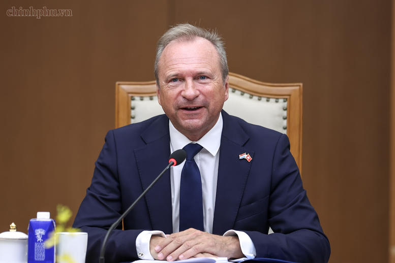 Bộ trưởng Tài chính Luxembourg Gilles Roth cảm ơn Thủ tướng đã dành thời gian tiếp; kỳ vọng chuyến thăm sẽ là khởi đầu mới trong quan hệ đối tác giữa hai nước - Ảnh: chinhphu.vn/Nhật Bắc

