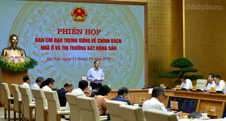 Phó Thủ tướng Thường trực nhấn mạnh yêu cầu theo dõi sát diễn biến thị trường, điều hành chủ động, linh hoạt các công cụ tín dụng, thuế, đất đai; kiểm soát rủi ro, ngăn chặn đầu cơ, thổi giá và xử lý nghiêm các hành vi vi phạm - Ảnh: chinhphu.vn/Phương Nguyên

