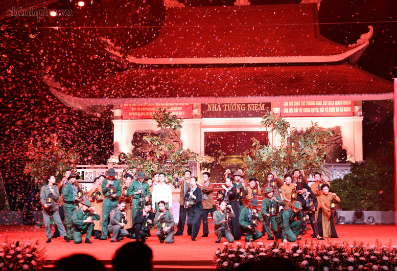 Các tiết mục nghệ thuật tại chương trình “Khúc tri ân” - Ảnh: chinhphu.vn/Thu Giang

