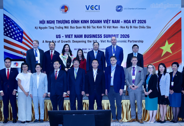 Phó Thủ tướng Thường trực Chính phủ Phạm Gia Túc cùng các đại biểu tại Hội nghị - Ảnh: chinhphu.vn/Phương Nguyên