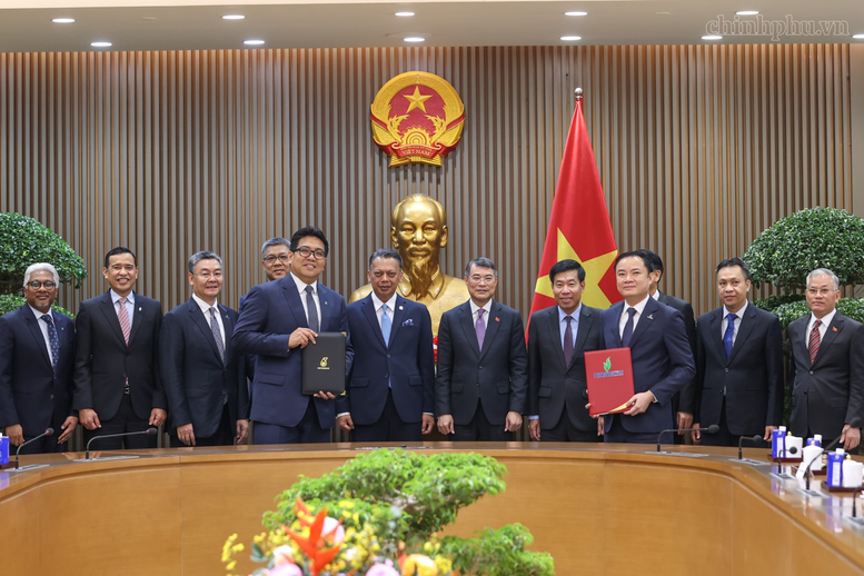 Thủ tướng Chính phủ Lê Minh Hưng chứng kiến trao Thỏa thuận Liên minh Chiến lược (SAA) giữa PETRONAS và Petrovietnam - Ảnh: chinhphu.vn/Nhật Bắc

