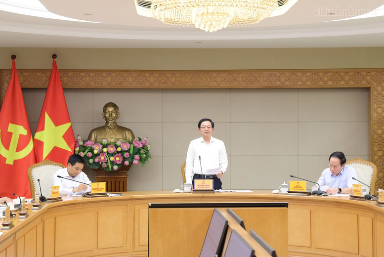 Các Phó Thủ tướng: Hồ Quốc Dũng, Nguyễn Văn Thắng và Lê Tiến Châu chủ trì cuộc họp rà soát, hoàn thiện dự thảo Luật Đất đai (sửa đổi) - Ảnh: chinhphu.vn/Gia Huy

