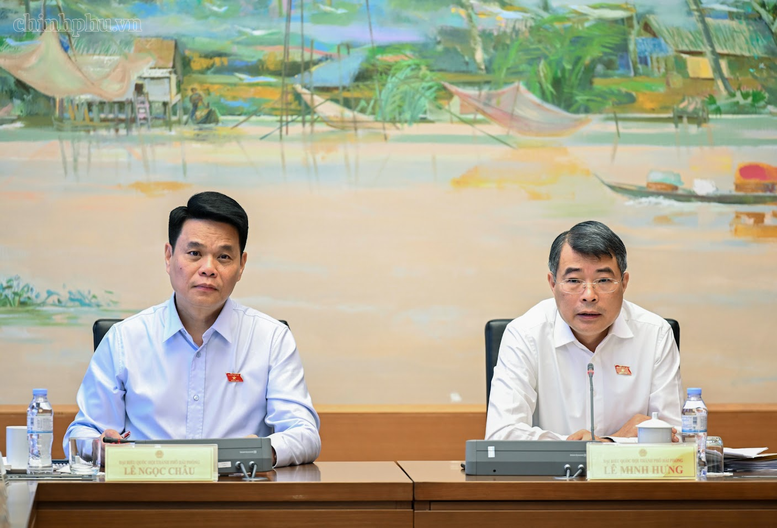 Thủ tướng đề nghị các đại biểu Quốc hội tiếp tục đóng góp ý kiến, các cơ quan soạn thảo cần rà soát kỹ để hoàn thiện dự thảo, đảm bảo gắn kết chặt chẽ giữa các luật và mang tính thực tiễn cao, khả thi trên thực tế - Ảnh: chinhphu.vn/Nhật Bắc

