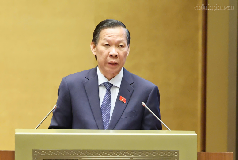 Chủ nhiệm Ủy ban Kinh tế và Tài chính Phan Văn Mãi báo cáo thẩm tra dự án luật - Ảnh: chinhphu.vn/Nhật Bắc

