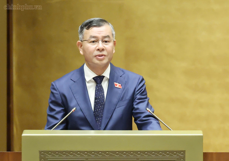 Bộ trưởng Bộ Tài chính Ngô Văn Tuấn trình bày Tờ trình về dự án Luật Ngân sách Nhà nước (hợp nhất) - Ảnh: chinhphu.vn/Nhật Bắc

