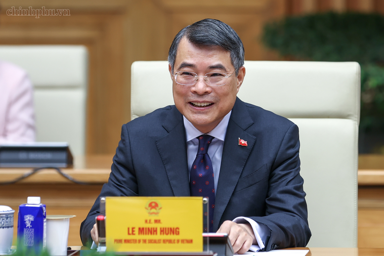 Thủ tướng Chính phủ chúc mừng Điều phối viên Thường trú, các trưởng đại diện và toàn thể cán bộ, nhân viên Liên Hợp Quốc tại Việt Nam nhân Ngày Liên Hợp Quốc - Ảnh: chinhphu.vn/Nhật Bắc

