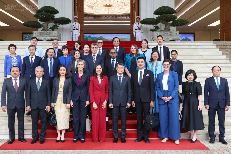 Thủ tướng Chính phủ Lê Minh Hưng, bà Pauline Tamesis, Điều phối viên Thường trú và Trưởng đại diện các tổ chức Liên Hợp Quốc tại Việt Nam - Ảnh: chinhphu.vn/Nhật Bắc

