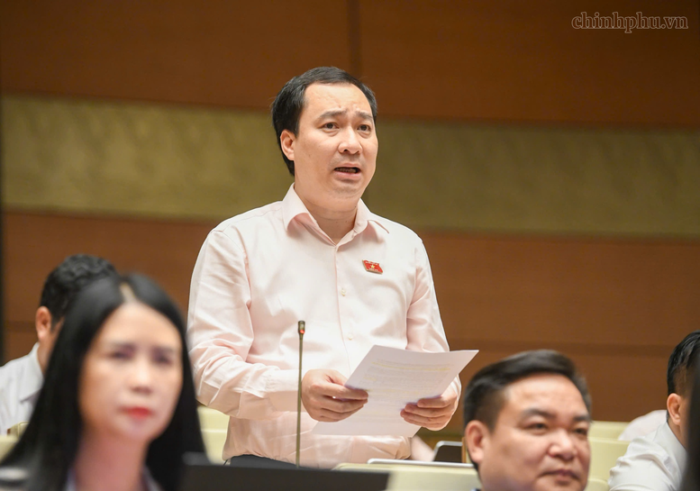 Đại biểu Vũ Văn Tiến (TP. Hải Phòng) nêu ý kiến tại hội trường - Ảnh: chinhphu.vn/Nhật Bắc

