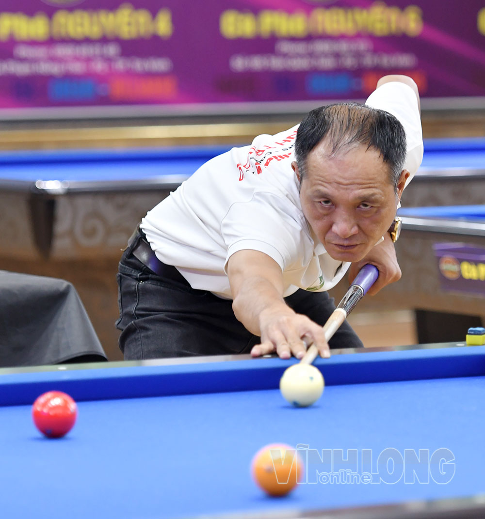 Tập trung cao độ qua từng đường bi ở môn Bi-da.