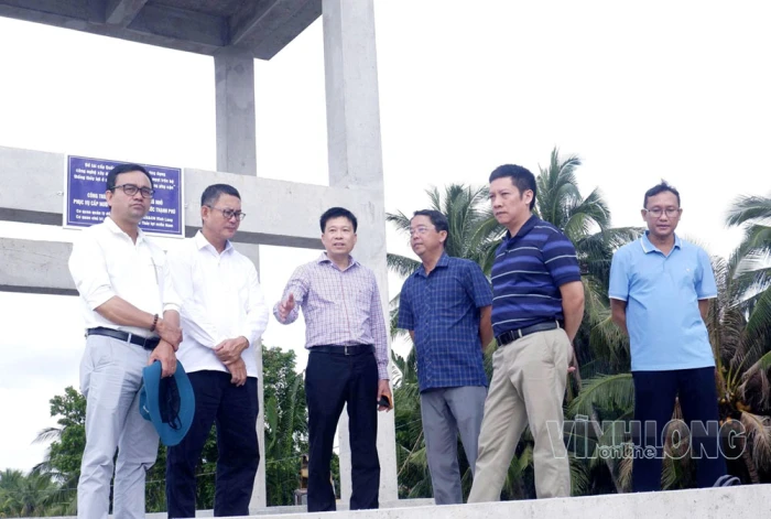 Bộ Khoa học và Công nghệ kiểm tra tiến độ công trình trữ nước ngọt tại xã Thạnh Phú