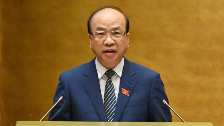 Chủ nhiệm Ủy ban Pháp luật và Tư pháp của Quốc hội Phan Chí Hiếu trình bày Báo cáo thẩm tra dự án Luật Xử lý vi phạm hành chính (sửa đổi). (Ảnh: THỦY NGUYÊN)
