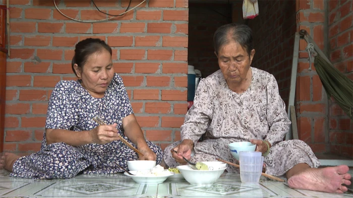 Người phụ nữ khiếm khuyết giữ tròn đạo hiếu