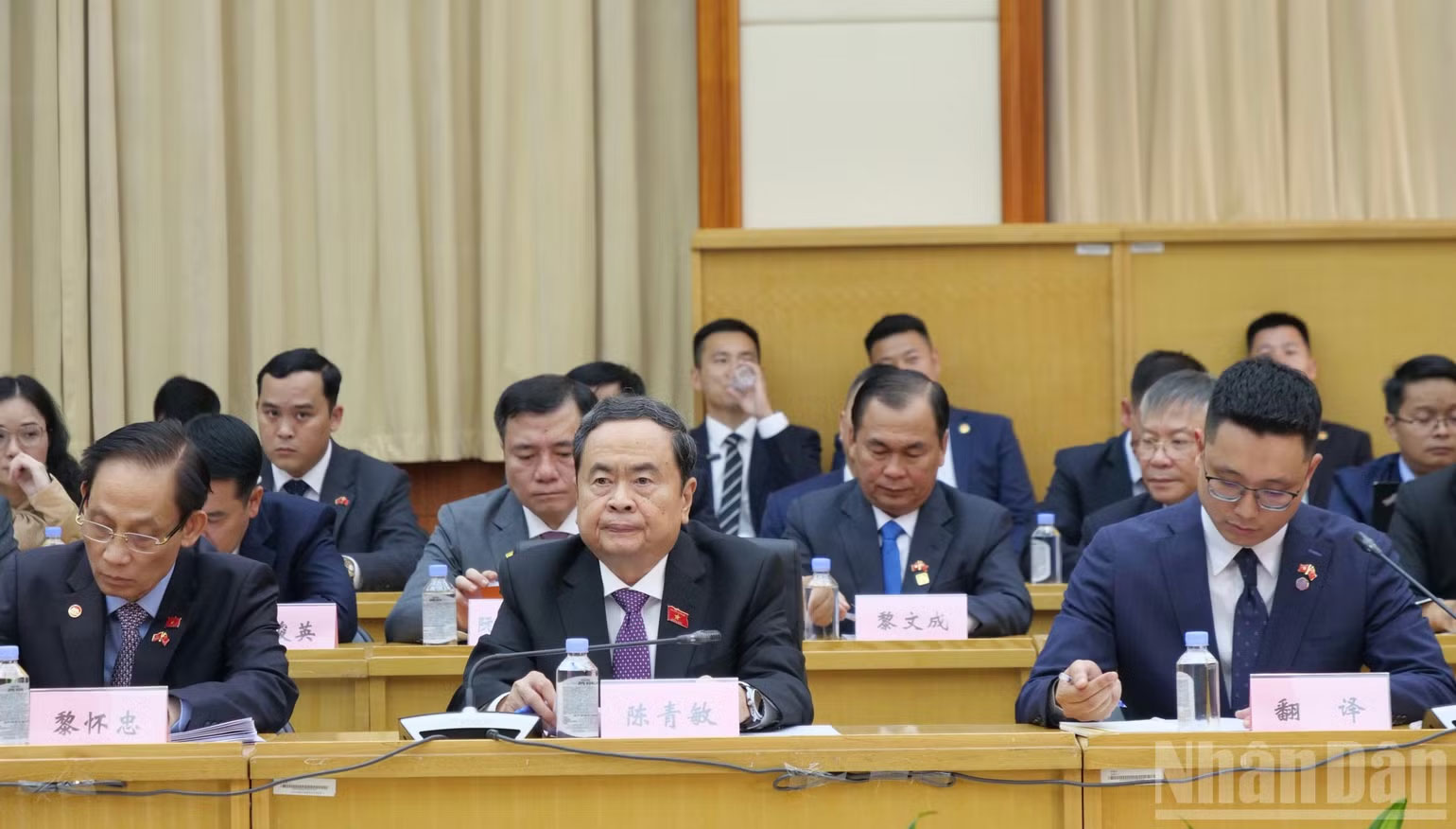 Chủ tịch Quốc hội Trần Thanh Mẫn và Đoàn đại biểu cấp cao Việt Nam tham dự buổi tọa đàm.