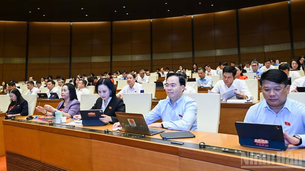 Quốc hội làm việc tại hội trường. (Ảnh: DUY LINH)