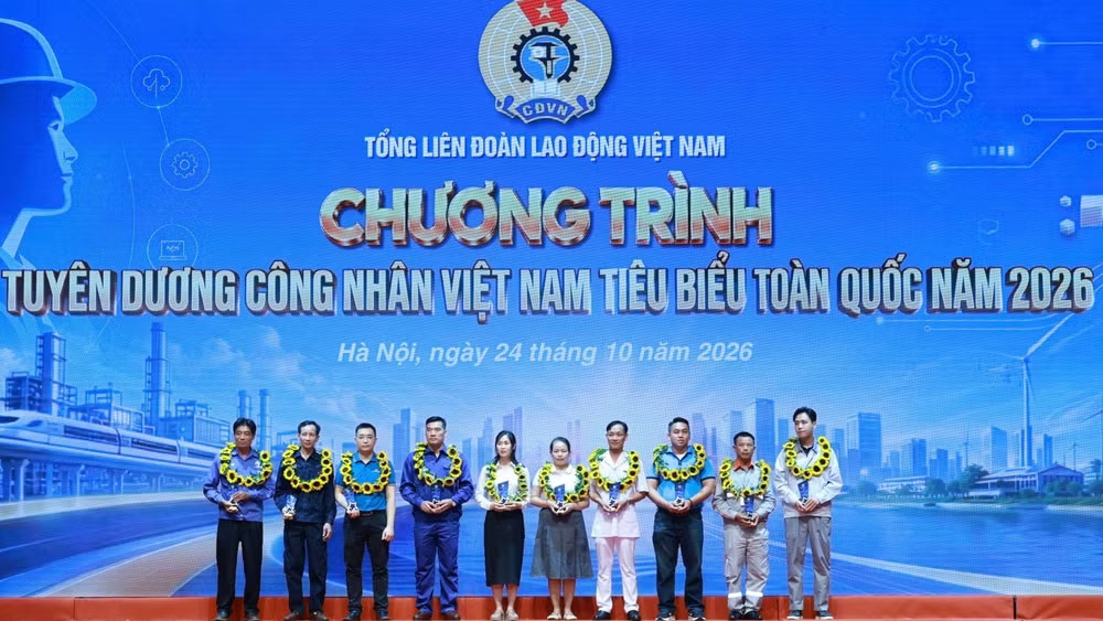 10 công nhân Việt Nam tiêu biểu toàn quốc năm 2026 được vinh danh tại chương trình. (Ảnh: Hải Nguyễn)