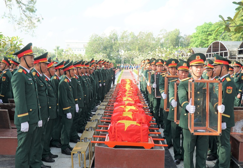 Nơi an táng hài cốt các liệt sĩ - Ảnh: Báo Cần Thơ

