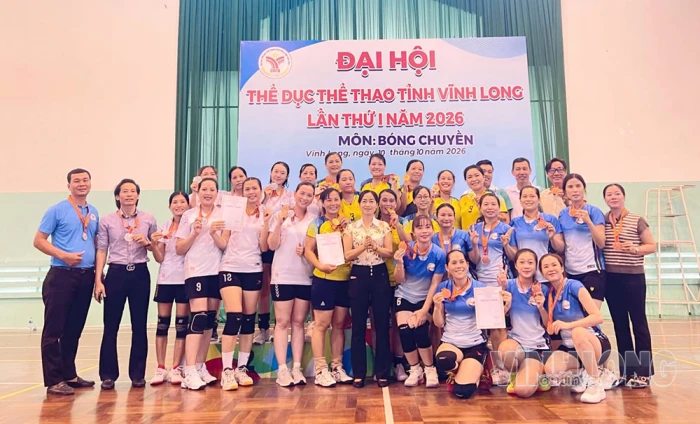 Trao thưởng môn bóng chuyền hơi nữ Đại hội TDTT tỉnh lần thứ I