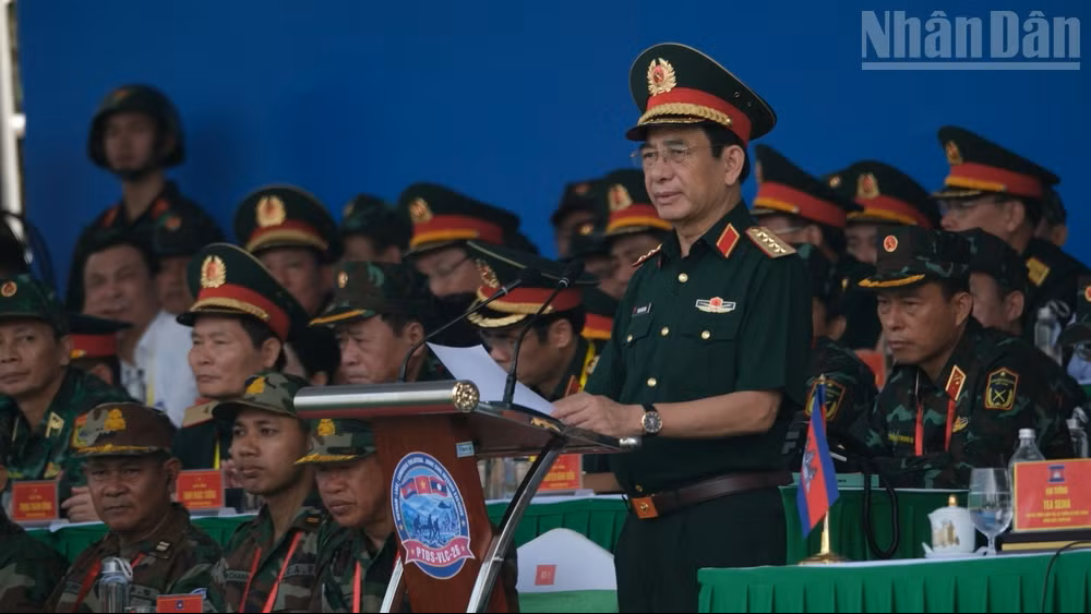 Đại tướng Phan Văn Giang phát biểu chỉ đạo và khai mạc Diễn tập chung về phòng thủ dân sự giữa Quân đội ba nước Việt Nam-Lào-Campuchia năm 2026. (Ảnh: THẾ ĐẠI)
