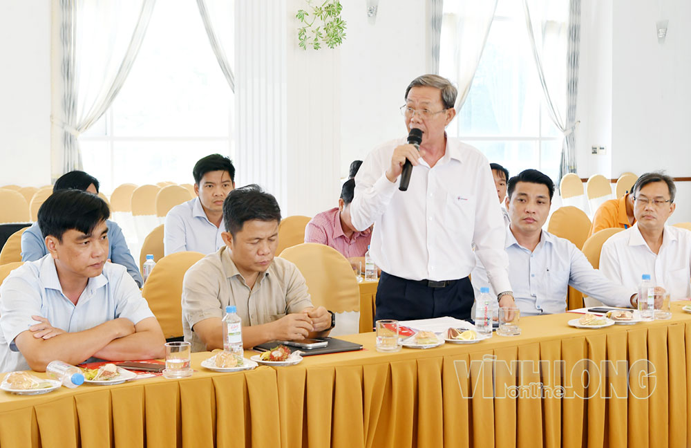 Ông Huỳnh Chí Hải - Phó Giám đốc Điện lực Vĩnh Long nêu ý kiến về phối hợp phát triển năng lượng điện mặt trời.