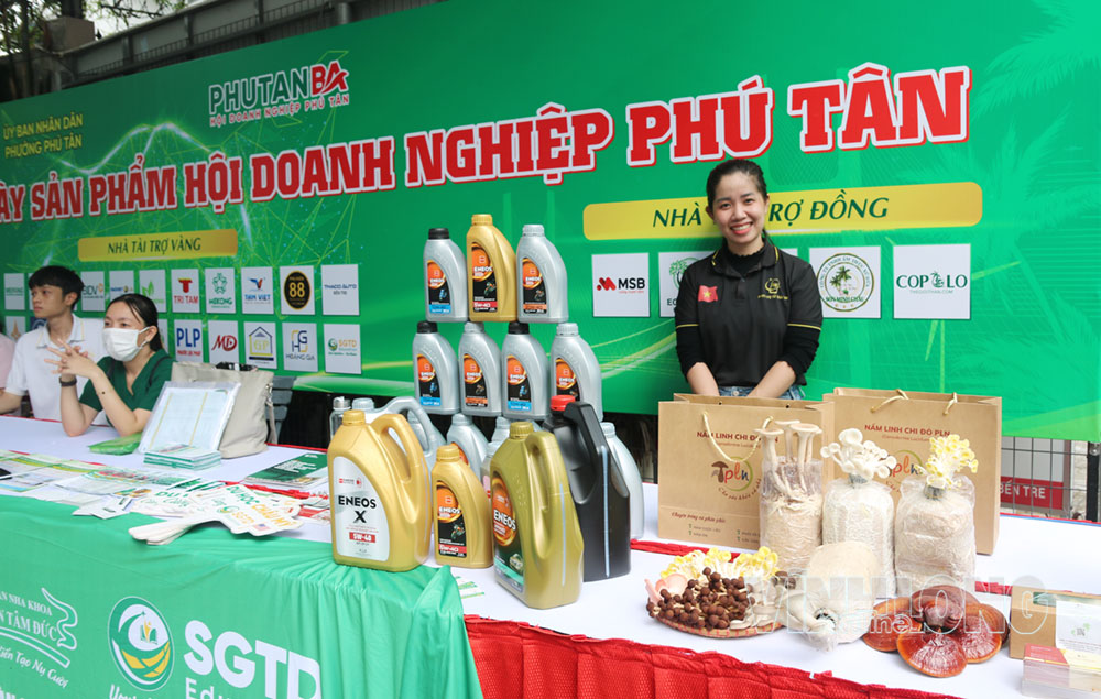 Một số sản phẩm của doanh nghiệp tại phường Phú Tân được trưng bày, giới thiệu tại buổi họp mặt kỷ niệm 22 năm Ngày Doanh nhân Việt Nam (13/10/2004 - 13/10/2026).