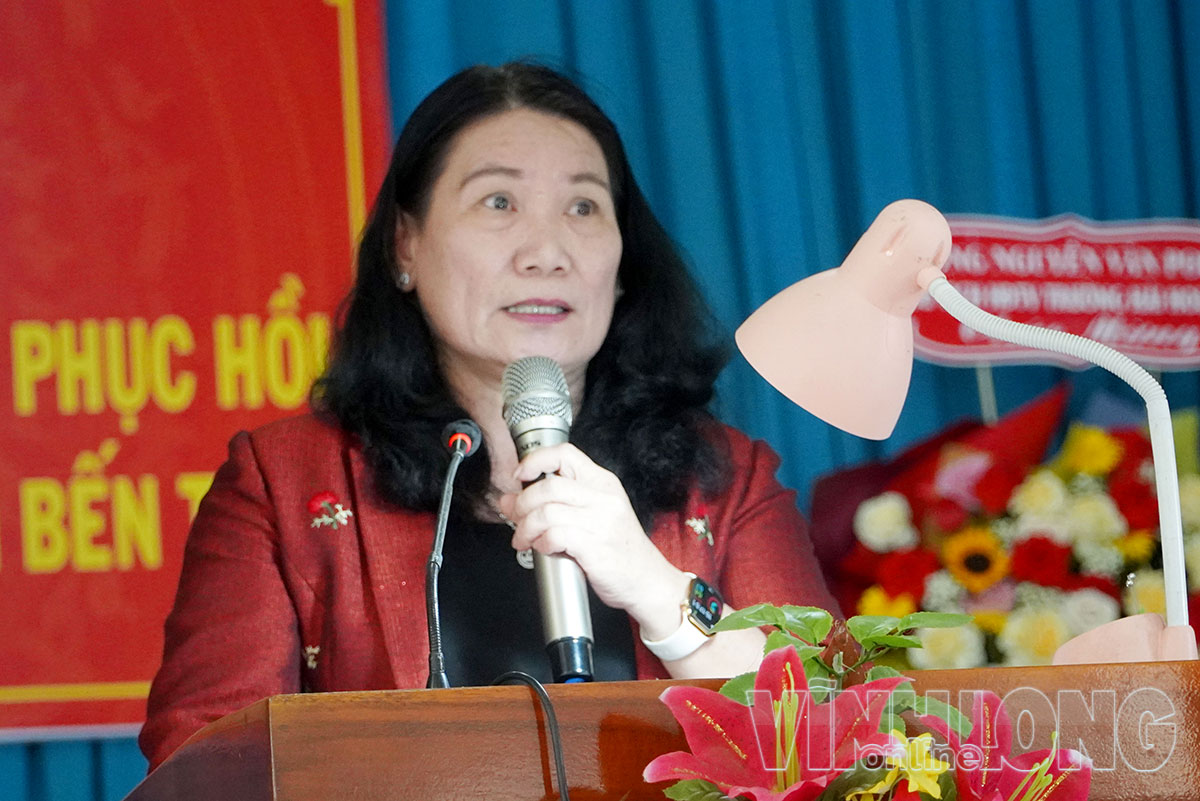  Phó Chủ tịch UBND tỉnh Nguyễn Thị Bé Mười phát biểu tại hội nghị.