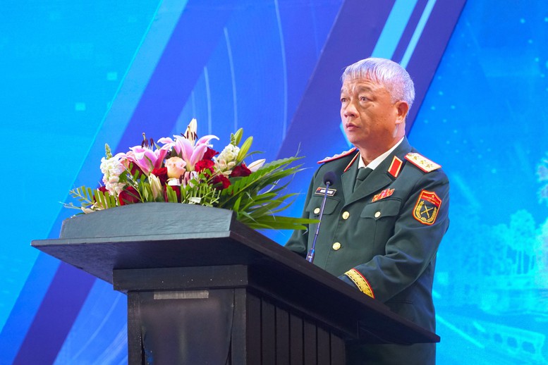 Thượng tướng Nguyễn Quang Ngọc, Thứ trưởng Bộ Quốc phòng Việt Nam phát biểu khai mạc hội chợ - Ảnh: BQP

