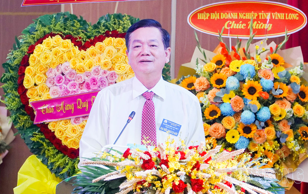 Đồng chí Nguyễn Văn Minh - Tỉnh ủy viên, Phó Chủ tịch Ủy ban MTTQ Việt Nam tỉnh phát biểu tại hội nghị.