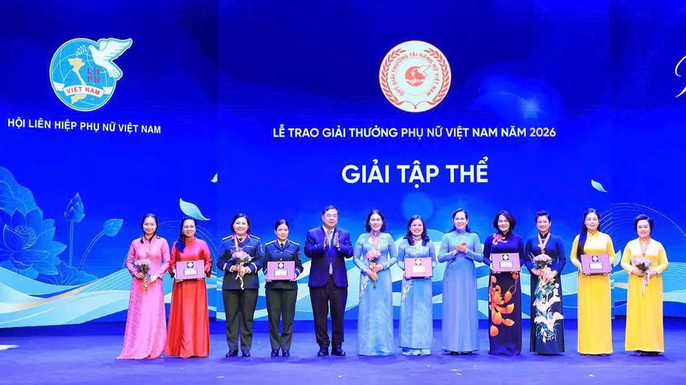 Tôn vinh các tập thể nhận Giải thưởng Phụ nữ Việt Nam năm 2026. (Ảnh: TUẤN ANH)