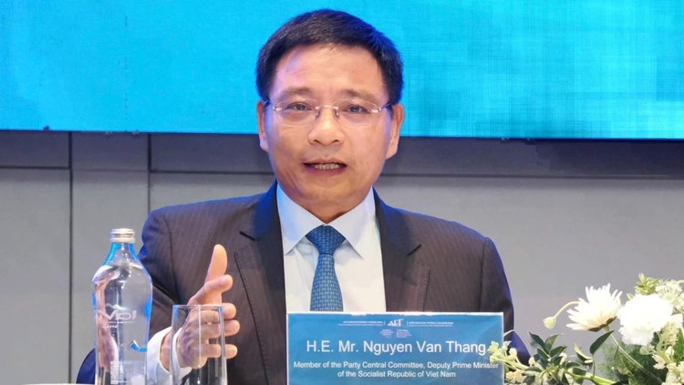 Phó Thủ tướng Nguyễn Văn Thắng, Chủ tịch Hội đồng điều hành Trung tâm Tài chính quốc tế Việt Nam, phát biểu ý kiến tại cuộc làm việc. (Ảnh: BTC)
