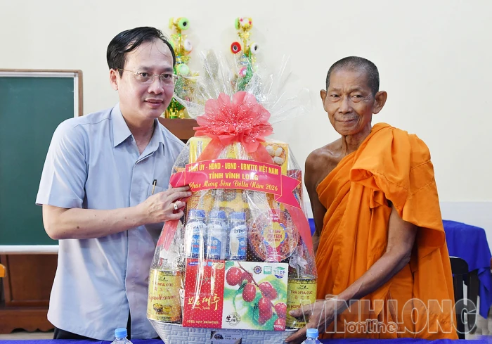 Chủ tịch UBND tỉnh Trần Trí Quang thăm, chúc mừng đồng bào Khmer nhân dịp Sêne Đôlta năm 2026
