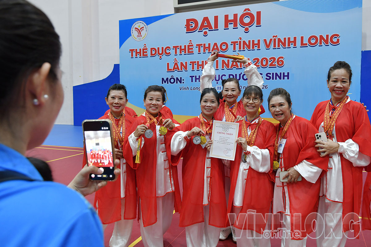 
Các VĐV như được trẻ lại sau thành quả của đội nhà.