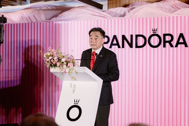 Phó chủ tịch thường trực UBND TP.HCM Nguyễn Lộc Hà phát biểu tại lễ khánh thành nhà máy Pandora tại Việt Nam hôm 1.10

ẢNH: ĐẠI SỨ QUÁN ĐAN MẠCH