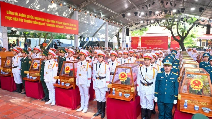 TRỰC TIẾP: Trang nghiêm lễ viếng, truy điệu và an táng 731 hài cốt liệt sĩ tại TPHCM