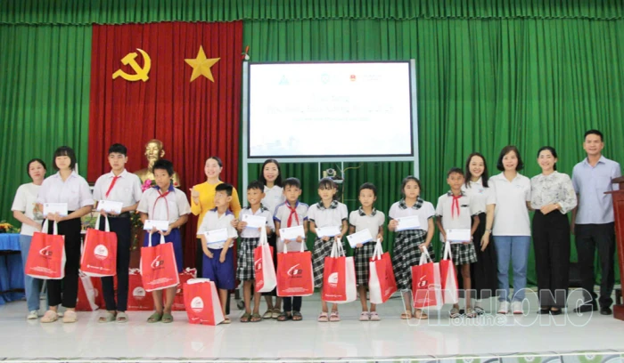 50 học sinh khuyết tật nhận học bổng "Hoa xương rồng" 2026