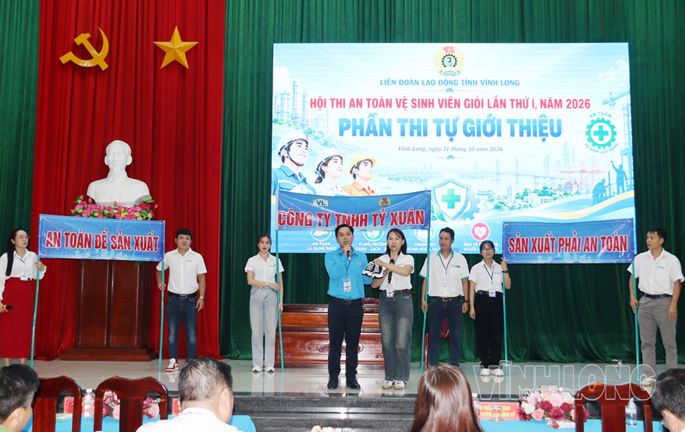Công đoàn cơ sở Công ty TNHH Tỷ Xuân trong phần thi tự giới thiệu.