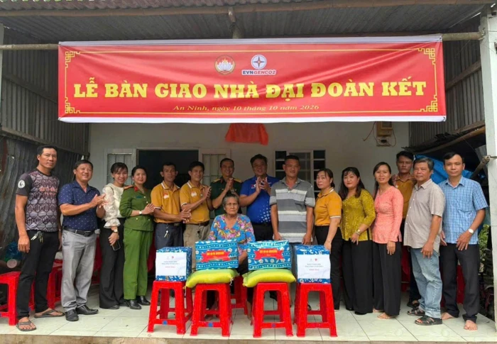 Đoàn thanh niên EVNGENCO2 bàn giao 2 căn nhà Đại đoàn kết tại xã An Ninh