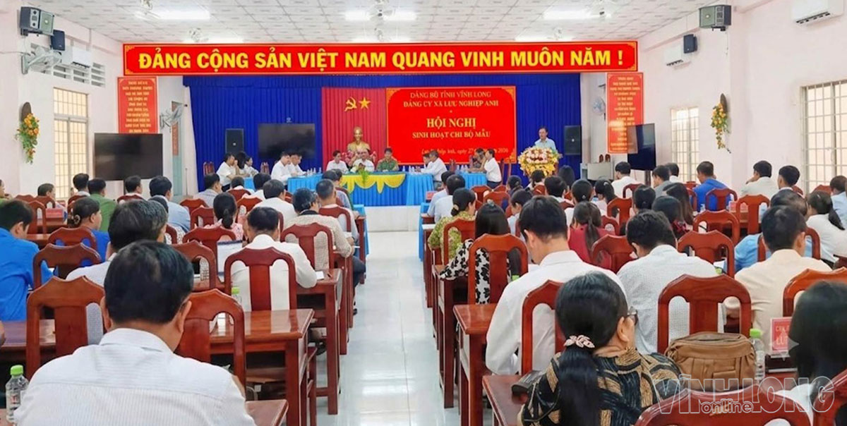 Quang cảnh tổ chức sinh hoạt chi bộ mẫu.