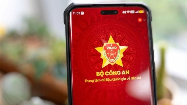 Công dân có trách nhiệm chủ động phối hợp cung cấp, cập nhật và tích hợp thông tin cá nhân vào tài khoản định danh điện tử. (Ảnh: HÀ LINH)
