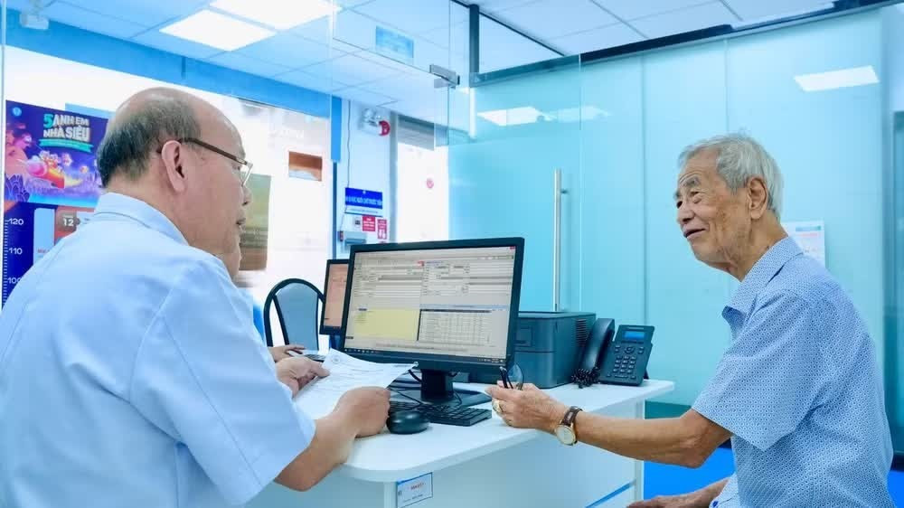 Người cao tuổi đến thăm khám tại Bệnh viện Thống Nhất. (Ảnh: KHANG ANH)
