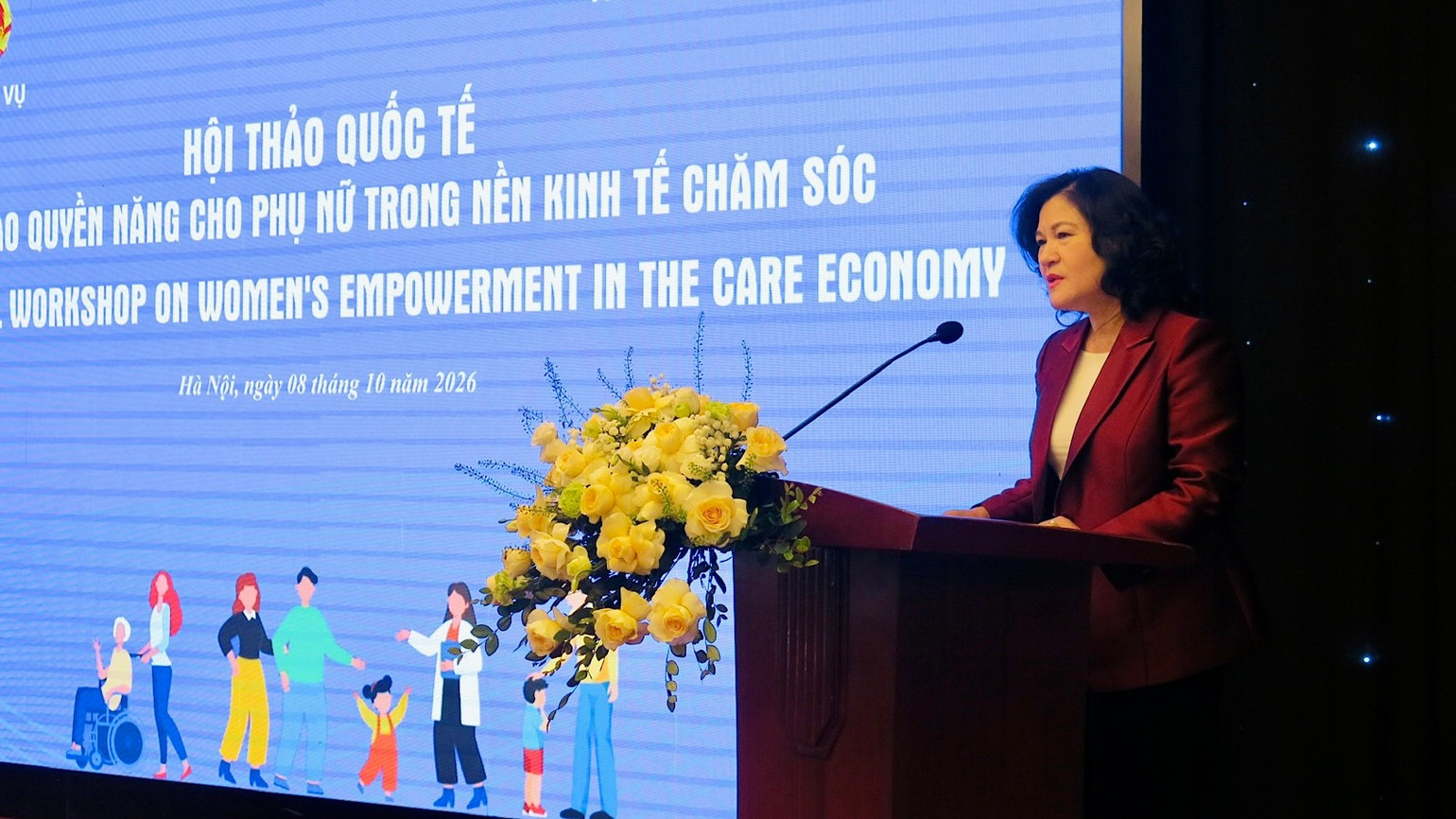 Thứ trưởng Nội vụ Nguyễn Thị Hà phát biểu ý kiến tại hội thảo. (Ảnh: NHẬT ANH)
