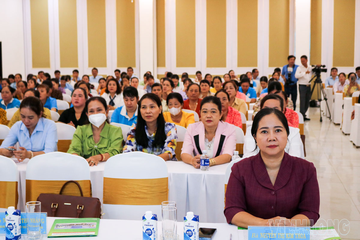  Đại biểu tham dự hội thảo.
