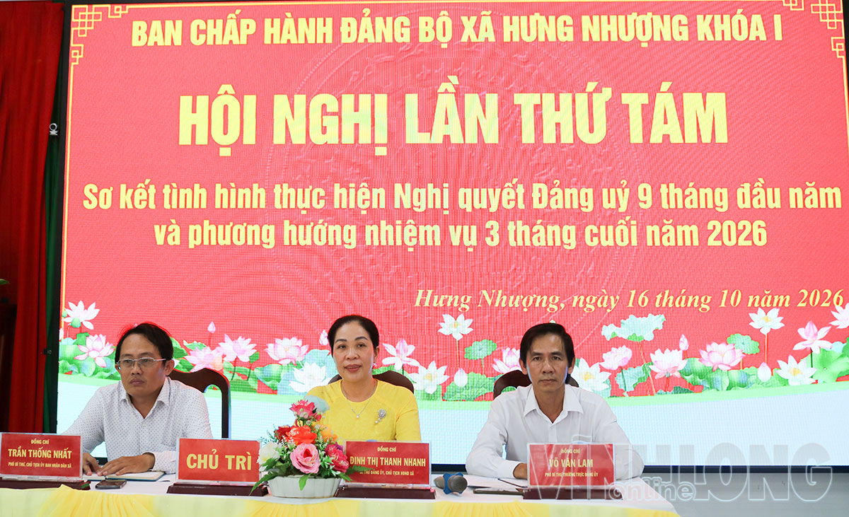 Chủ trì hội nghị.
